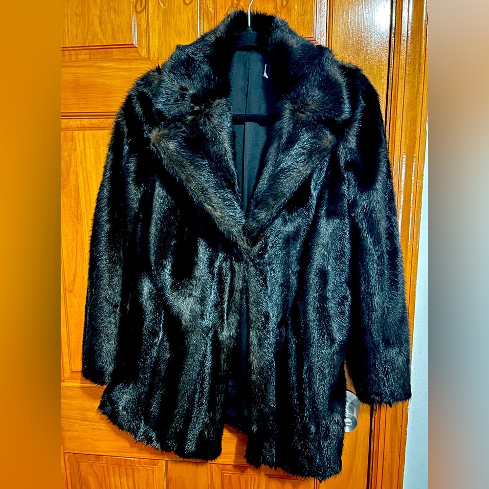 Faux fur coat very good condition and quality vintage 90”